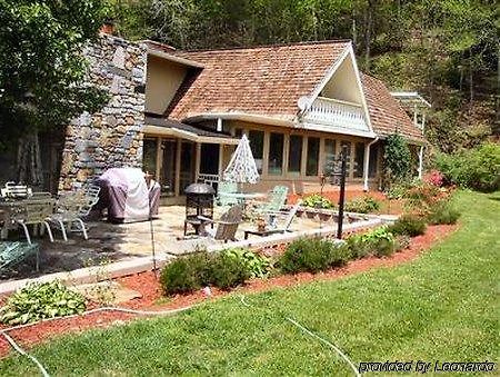 Rock Laurel Bed And Breakfast Candler ภายนอก รูปภาพ