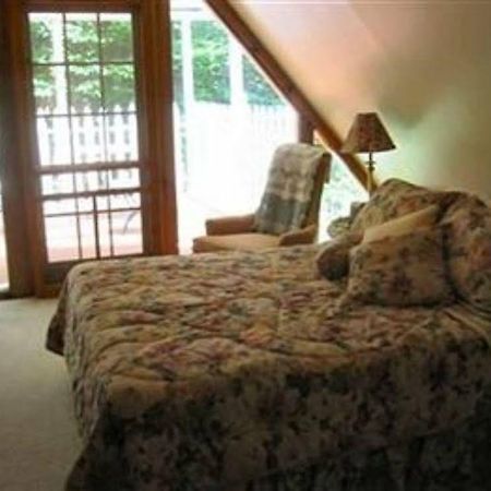 Rock Laurel Bed And Breakfast Candler ห้อง รูปภาพ
